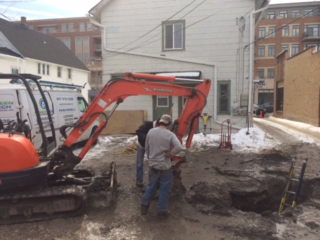 digging up a sewer line in chicago