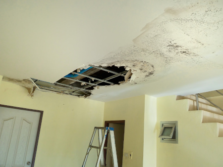 plumbing leak ceiling